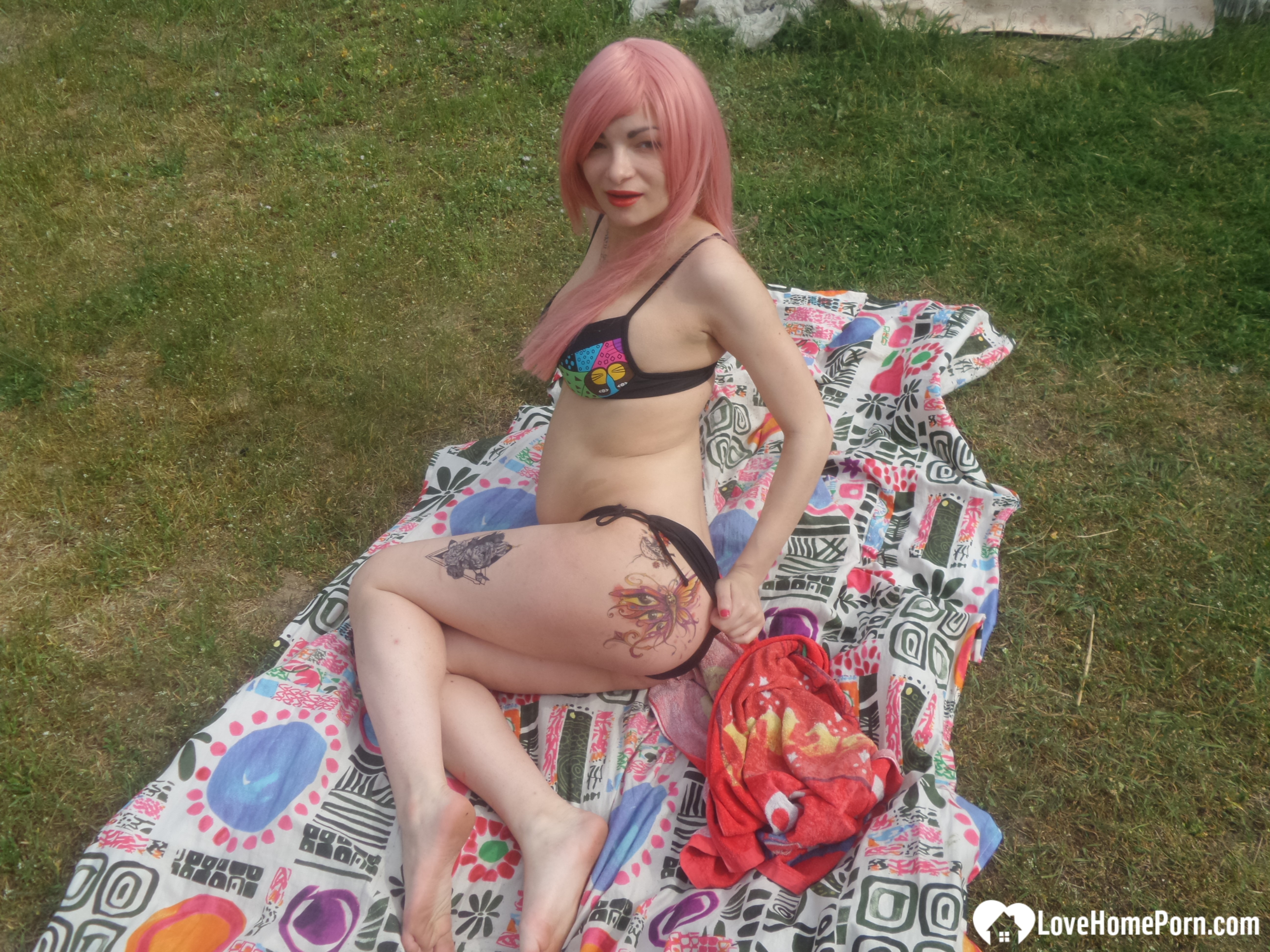 Pink-haired beauty plays with her love tunnel