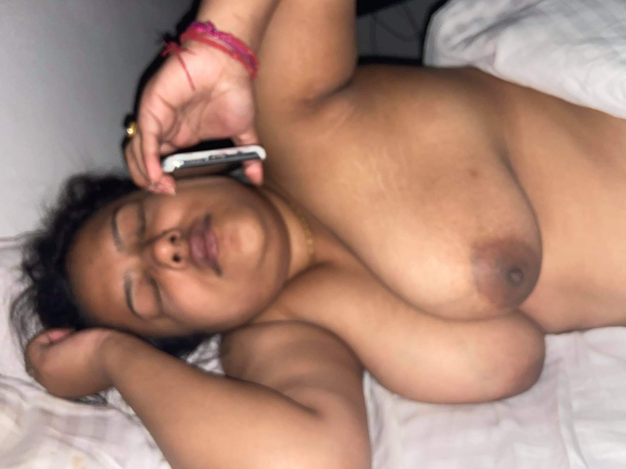 Indian Busty Chubby bebe pic