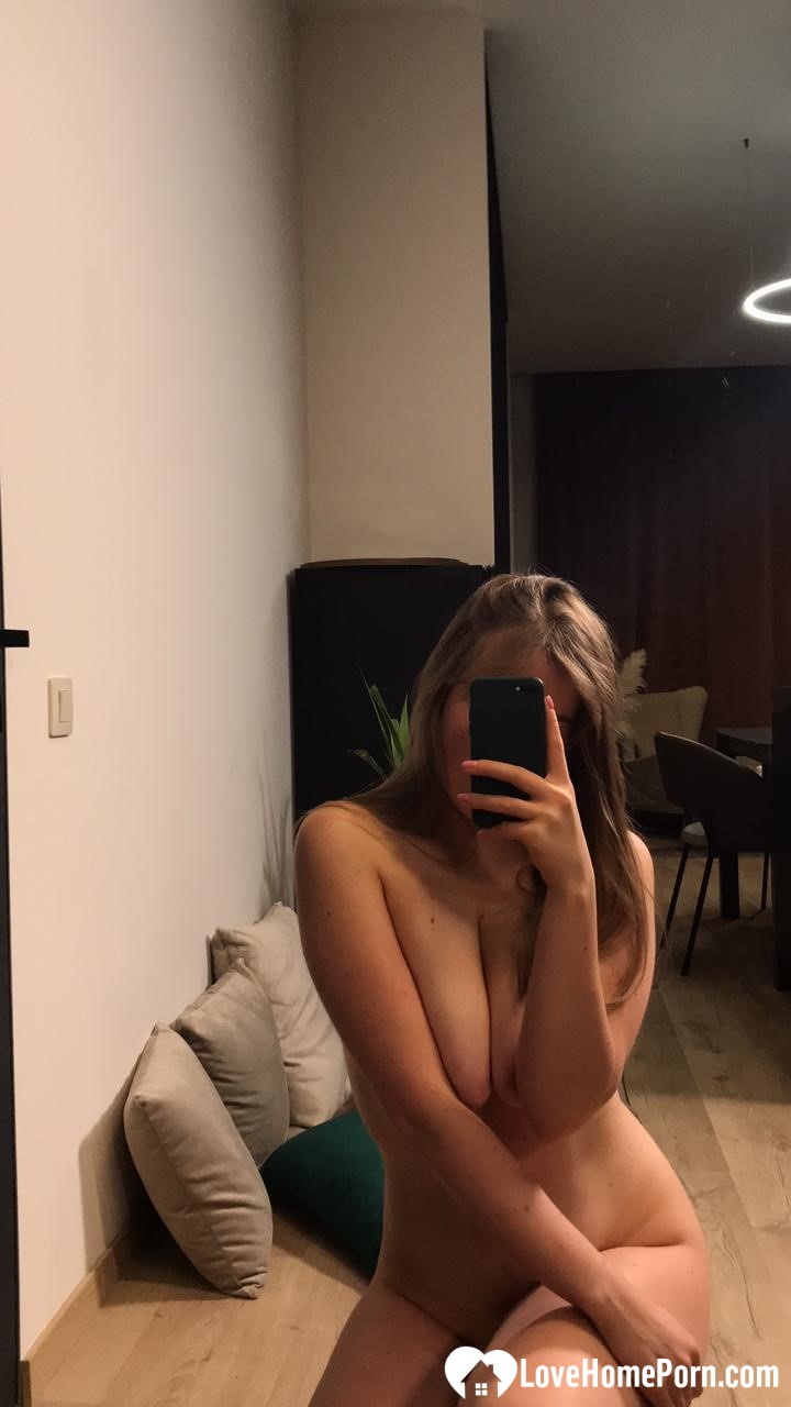 Beauty from the gym shared some amazing nudes