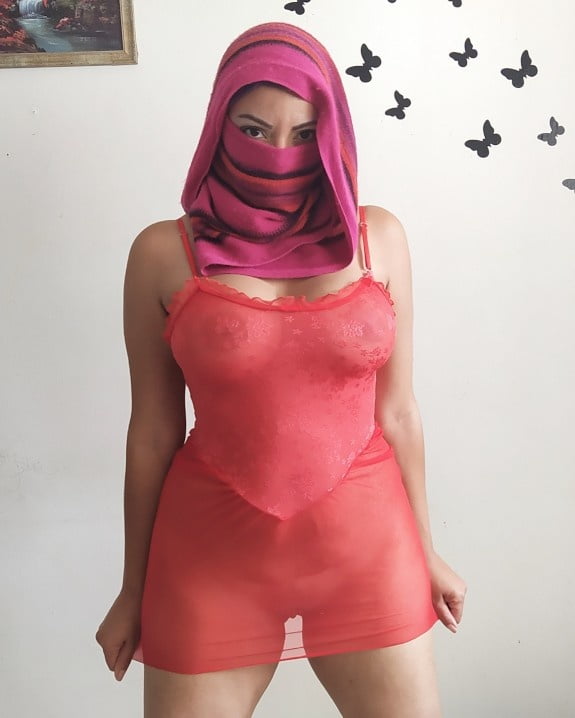 Huge Tits Hijabi Desi Babe Nudes