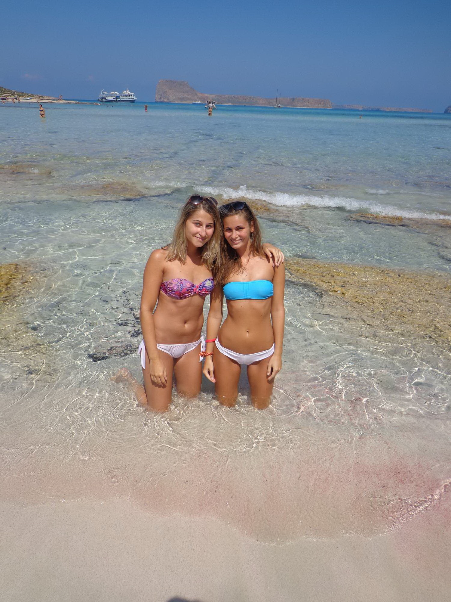 6 Pretty Bikini Teens On Vacation