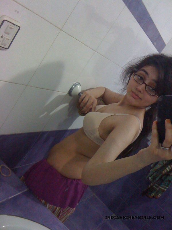 Cute Indian Teen Nude Selfies Leaked