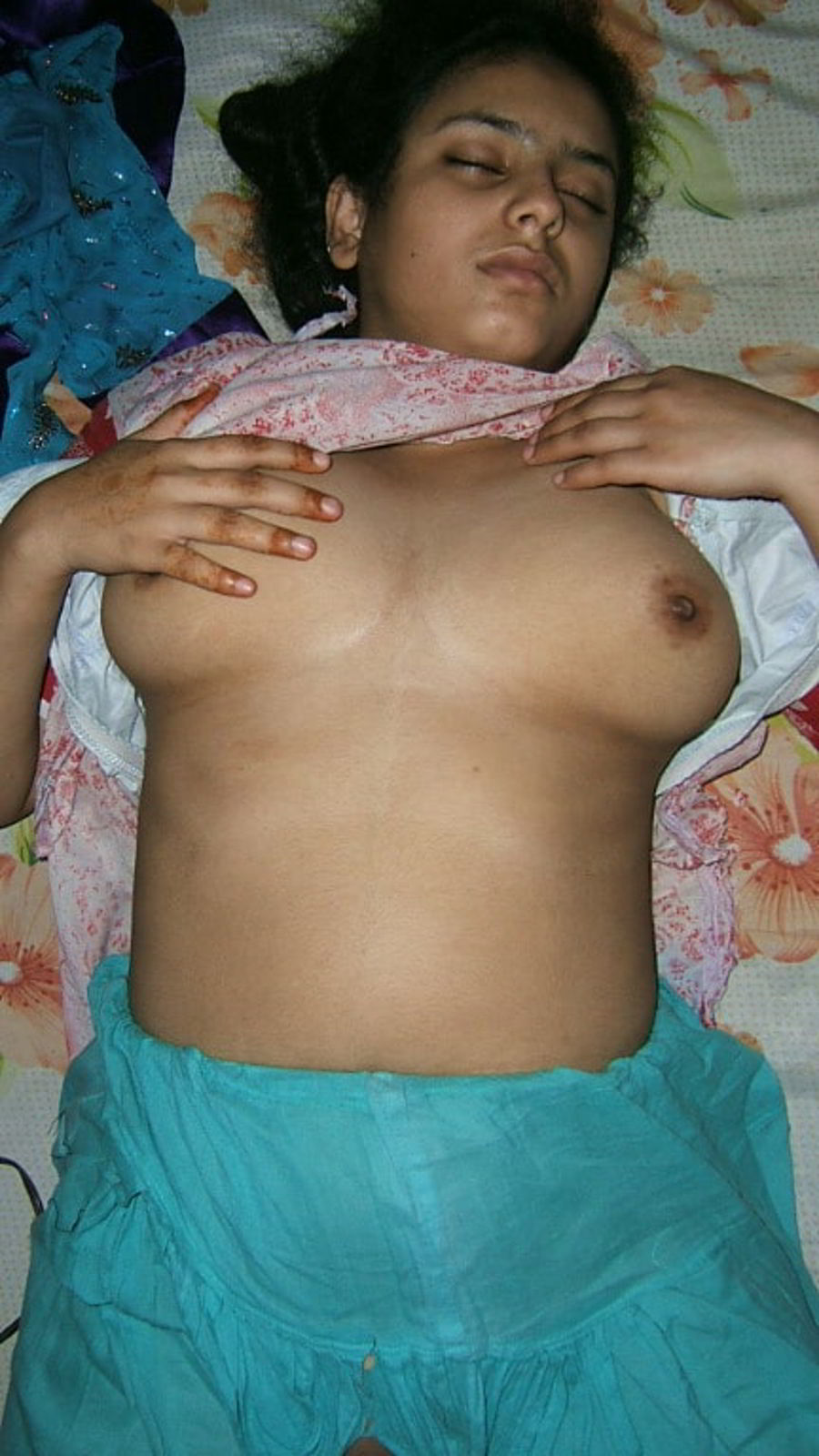 Indian Hot Big Booby Wife at sleeping time Pics