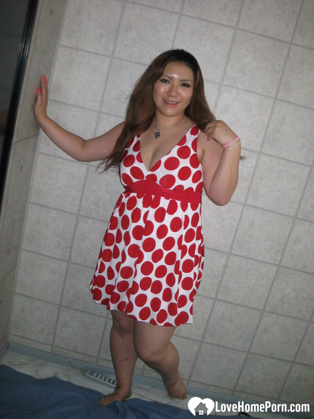 Chubby Asian shows off her hot curves