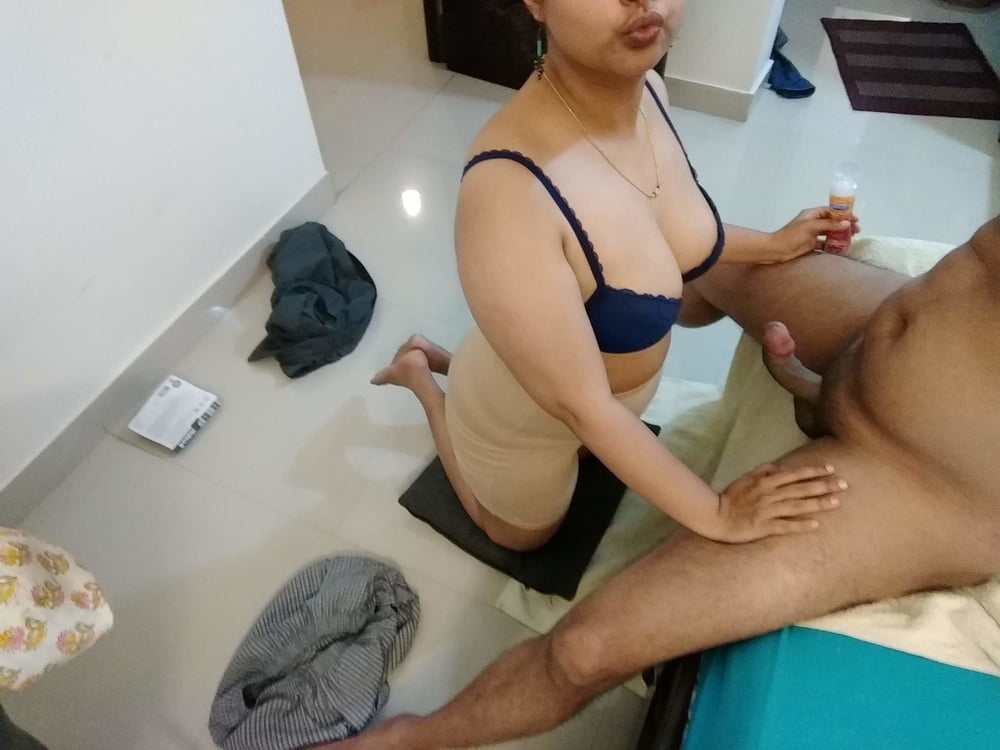 Indian Beautiful Wife in Saree hot boobs and fuck