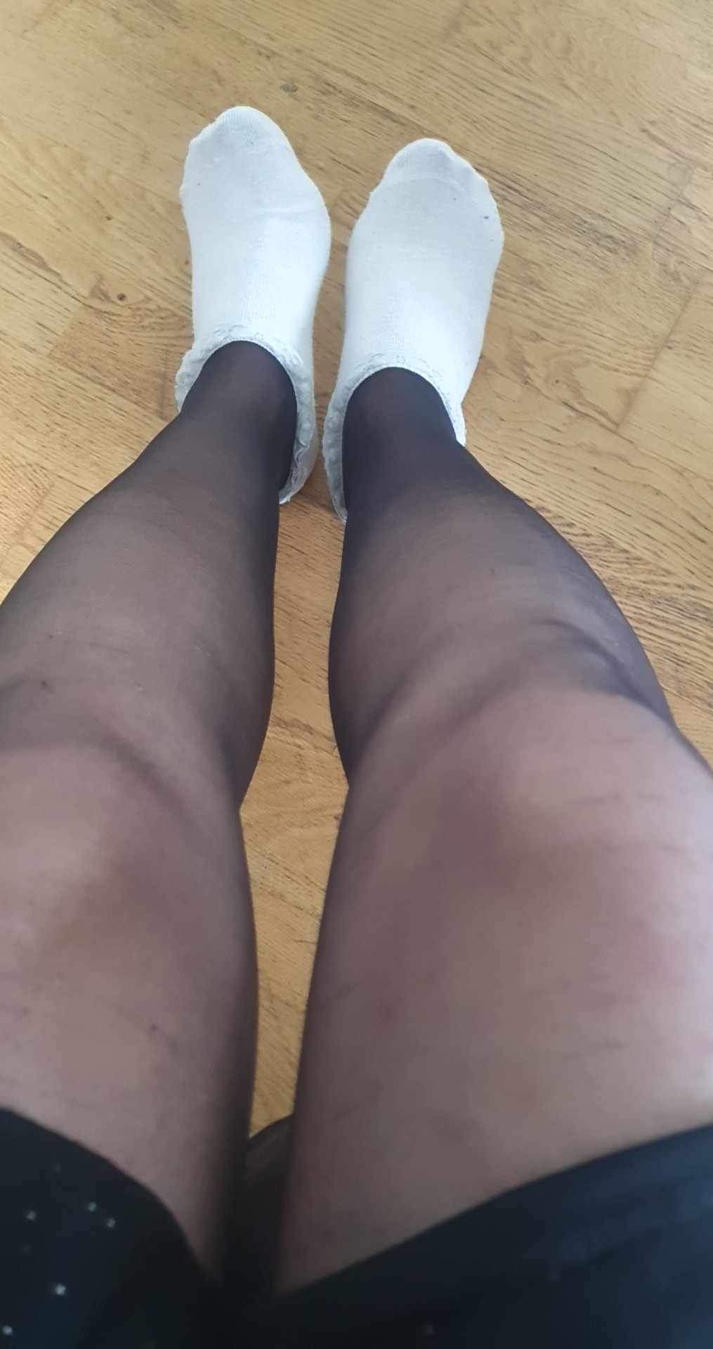 PIEDS EN COLLANT