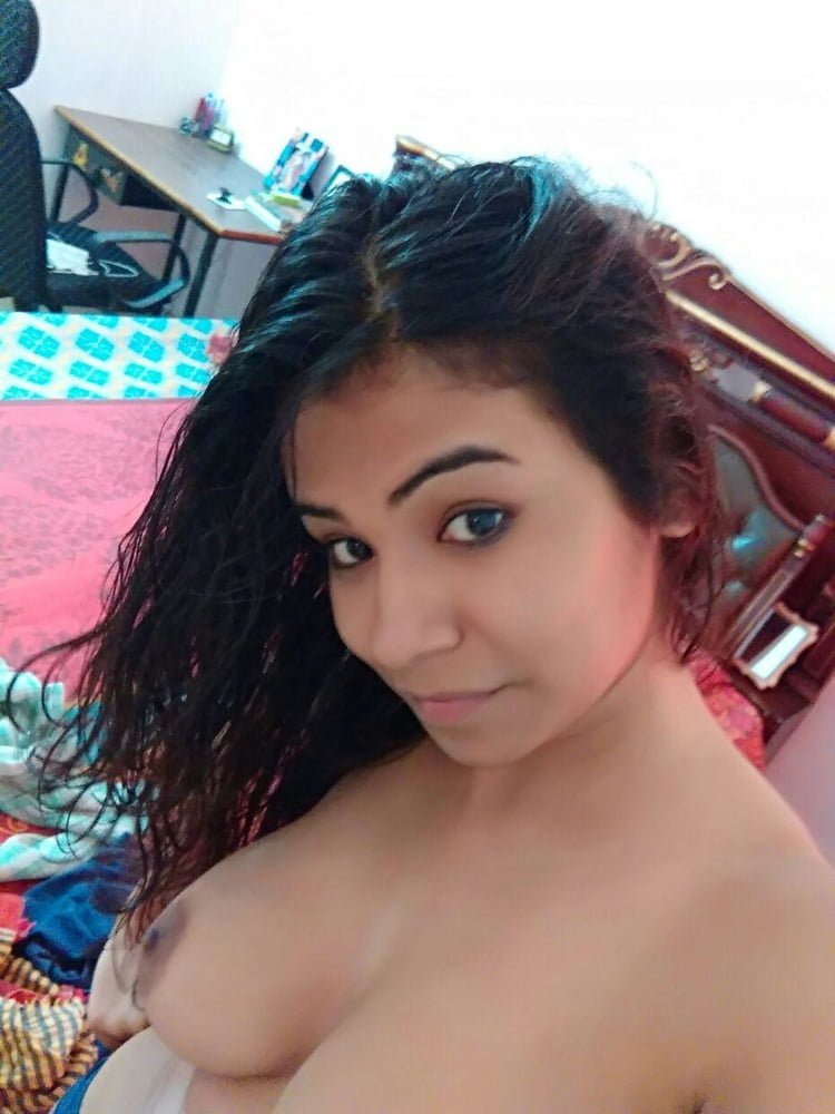 Indian Teen Flashing In Her Hot Pink Pussy