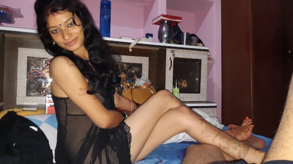 Desi girlfriend Nisha tight pussy