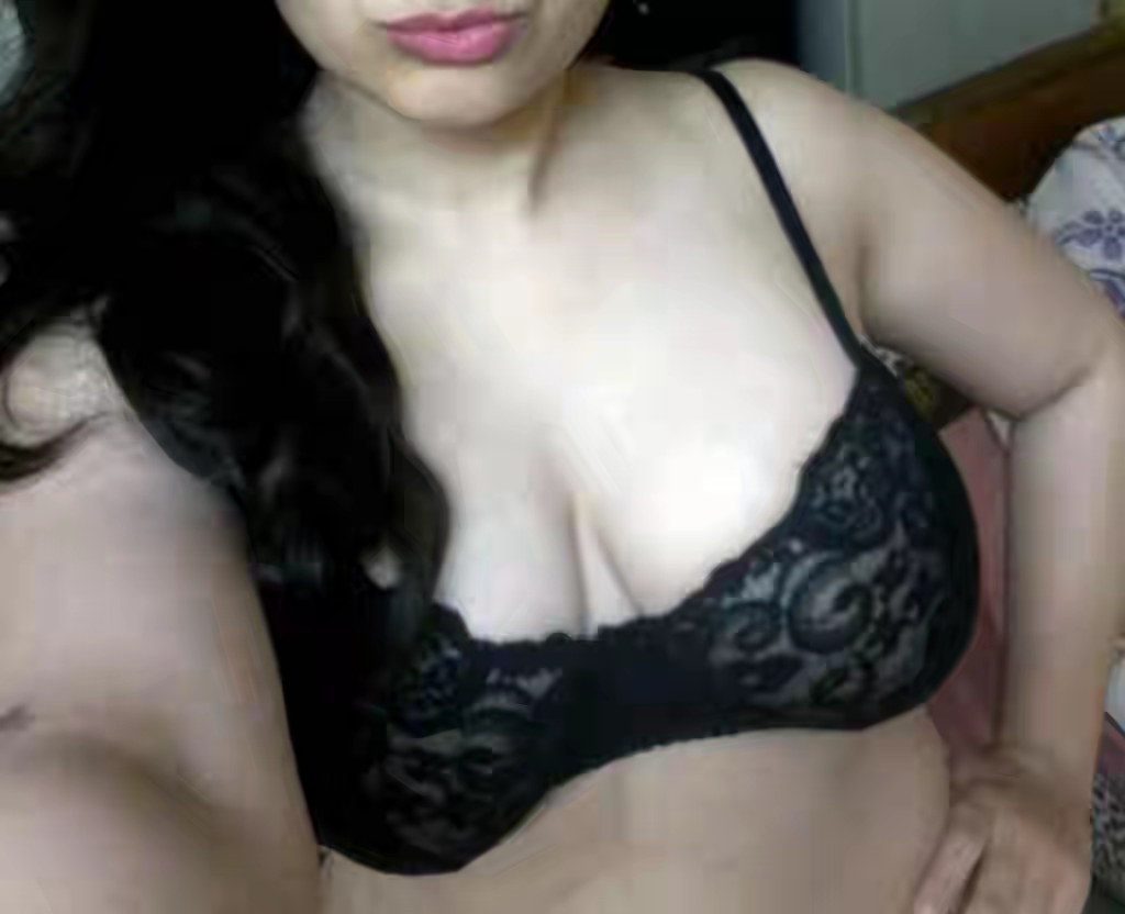 Pakistani Beautiful Girl Nude Selfie Pics Leaked