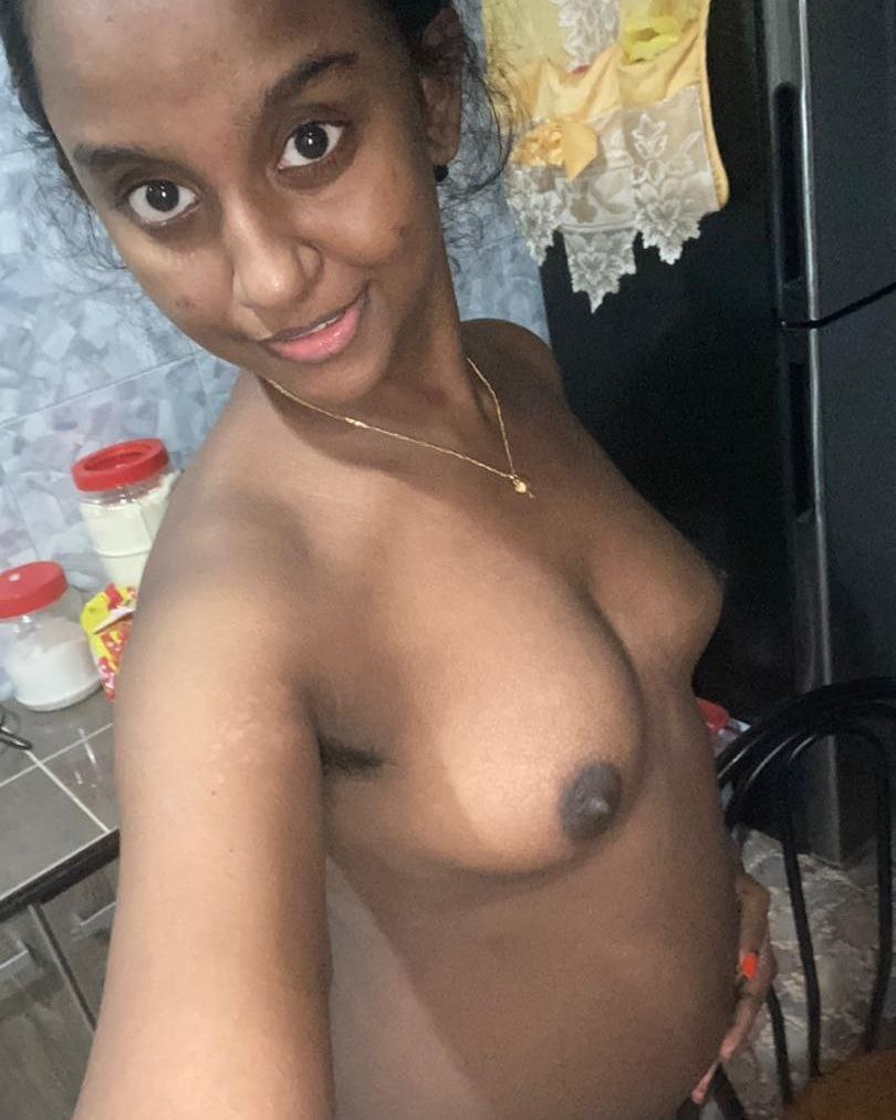 Sexy black teen girl showing nude
