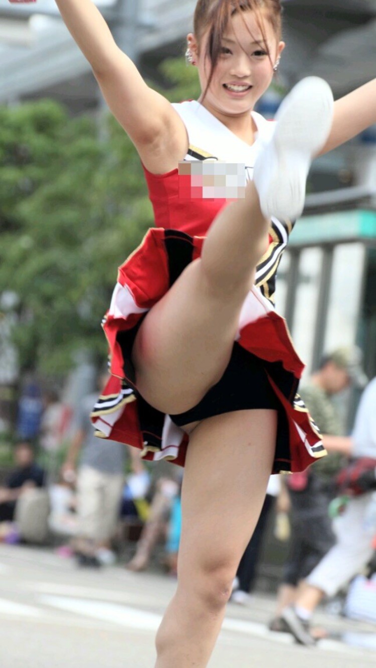Cheerleading Parade in Japan With Exposed Panties